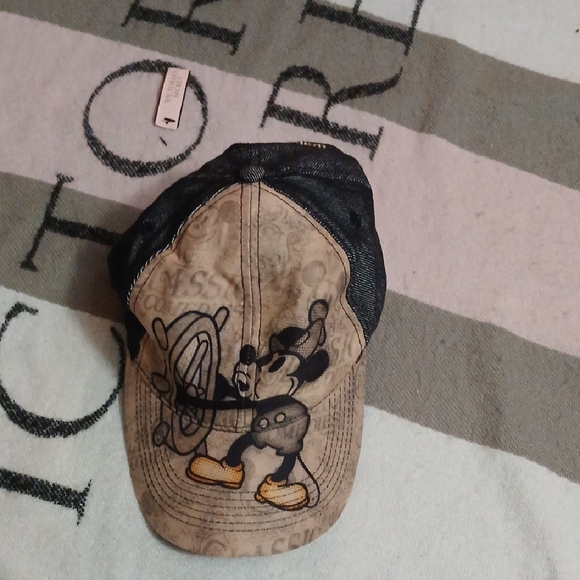 Mickey Mouse Cap with Black Mesh - Picture 7 of 8